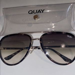 Quay almost new sunglasses